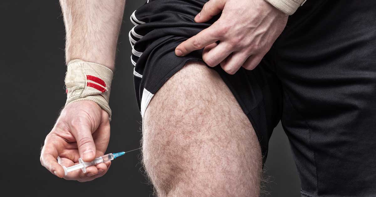 muž si píchá trt